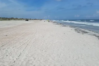 Image de Vivez la vie à la plage! Restez dans notre maison de ville amusante et incroyable!