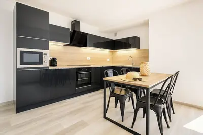 Image de 🏖 Cosy & lumineux à 100 m de la plage | Parking | Wifi fibre | Balcon