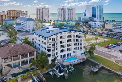 Image de Front de mer de luxe, 3 Br / 3 Ba, vue sur l'eau, Ă pied de tous