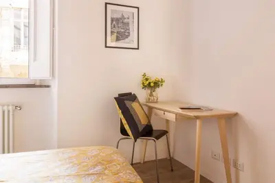 Image de Appartement confortable près du Panthéon - entièrement rénové - A / C - WiFI - machine à laver