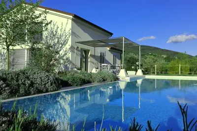 Image de Villa à flanc de colline avec piscine et jacuzzi - Grottes de Frasassi