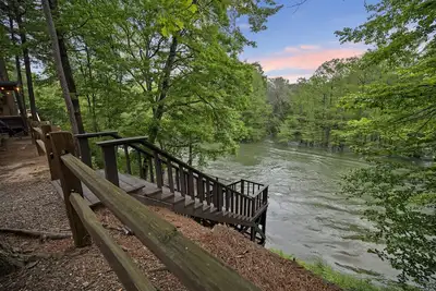 Image de Cabine front de mer avec bain à remous, foyer, pont et mont. Accès à la rivière Fork