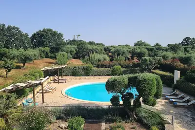 Image de Étourdissement Nouvellement rénové Trullo avec piscine privée dans la campagne Alberobello