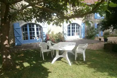 Image de Grande maison familiale, espace clos. Tarif basé sur 9 personnes.