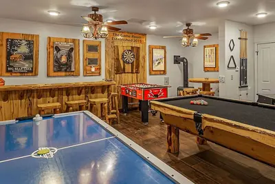 Image de Cabine familiale: bain à remous, foyer, salle de jeux, clôturé, barbecue, poêle à bois, programmation de films