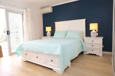 Image de Grand appartement indépendant de 3 chambres, Wifi gratuit, piscine chauffée