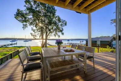 Image de Sand Executive Lakehouse - Absolute Waterfront Maison de vacances t Lake Macquarie