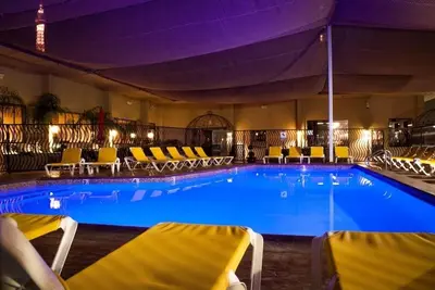 Image de Club De Jockey! Reserve Maintenant! Commentaires 5 étoiles-1bed 1bath 700sq ft @ Jockey Club