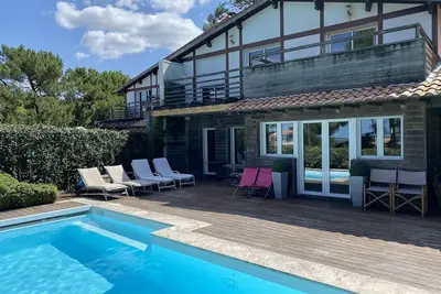 Image de Superbe maison Pyla sur mer : piscine chauf. , vue bassin et accès plage direct
