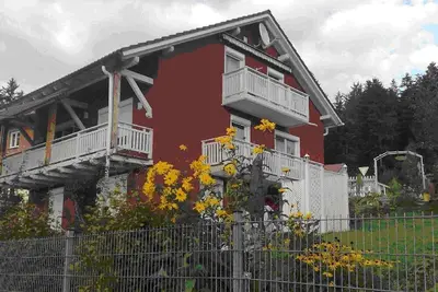 Image de Bienvenue à la Maison Rouge! Appartement pour seniors à partir de 25 € \/ nuit