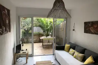 Image de A 50 mètres de la plage, rez-de-jardin calme et ensoleillé, plein sud, 4p