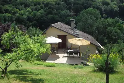 Image de Gîte au bord de la rivière Doubs et véloroute euro 6 'la maison imparfaite'