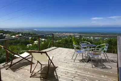 Image de Lounge des hauts vue panoramique entre Océan et Montagnes
