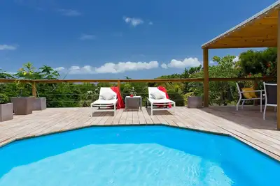 Image de Escapade paisible et luxueuse romantique pour un couple avec vue à 200 ° sur la mer et le coucher du soleil