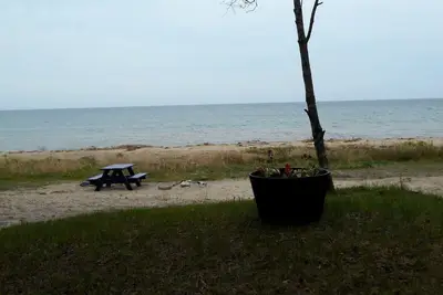 Image de Chalet pittoresque au bord du lac! L'été dans le comté de Door est trop beau pour être raté!