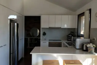 Image de Chambre principale élégante + salle de bain attenante + Tv Led de 40 \"Services supplémentaires disponibles!
