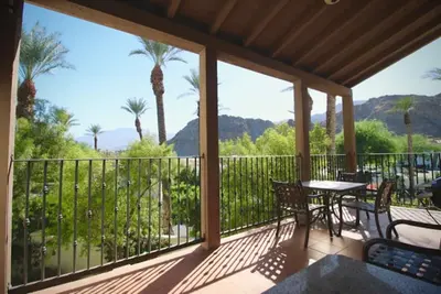Image de Coin avant 3br Villa avec Mtn. Vues en face de la piscine principale @ Legacy Villas!