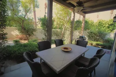 Image de Private Garden Hideaway Condo en face de la piscine principale @ Legacy Villas!