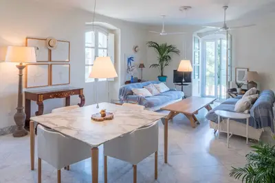 Image de Appartement rénové \"Argüelles\" dans la vieille ville directement sur la mer