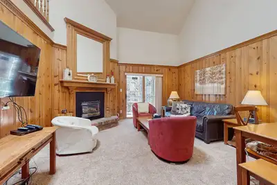 Image de Nouvelle Liste! Condo familial idéal pour une vue panoramique, près de la luge et du ski!