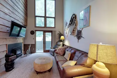 Image de Nouvelle Liste! Détendez-vous dans un condo avec vue sur la montagne avec ski nordique, tubing à proximité