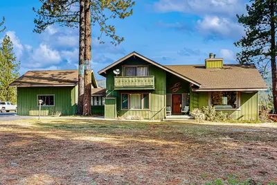 Image de Nouvelle Liste! Maison riveraine rustique avec bain à remous privé et vue sur la vallée!