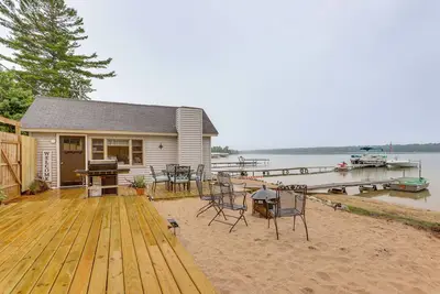 Image de Nouveau! «Currier's Cottage» sur le petit lac Traverse!