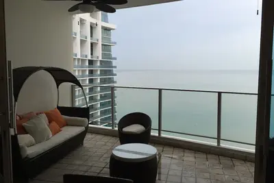 Image de Luxueux 3/3 sur 3. 000 pi2 Condo à Panama City à côté de Trump Hotel & Casino