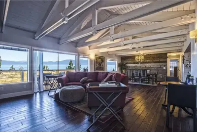 Image de Retraite spectaculaire de 6 chambres Ă coucher Lakeview