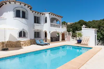 Image de Luxe Sf Villa Avec Ensoleillé piscine privée, vue sur la mer, A / C, connexion Wi-fi, Jeux Espace