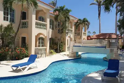 Vous N'Avez Pas À Regarder Plus Loin! Voici votre luxe 5 étoiles abordable à Aruba!