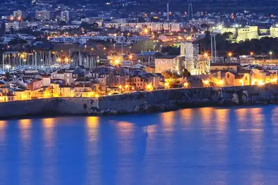 Image de Studio climatisé avec parking, proche Plage et Centre ville à pied