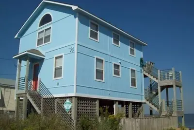 Image de Oasis en bord de mer avec bain à remous. 20% de réduction sur les jours d'août restants