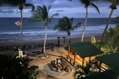 Image de Beachfront Apt D sur la célèbre plage de sable. . . . . Le meilleur emplacement de Rincon! !