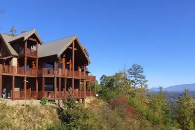 Majestic Mountaintop Retreat- Breathtaking Views, Luxury Lodge sur Pigeon Forge