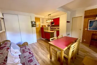 Image de Appartement cosy 43m² avec balcon sud, parking couvert, proche commerces, animaux acceptés.