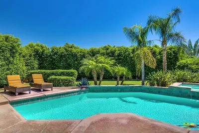 Image de Canyon Trail Resort PoolPiscine \/ spa et cour privés avec des vues incroyables ⭐⭐⭐⭐⭐