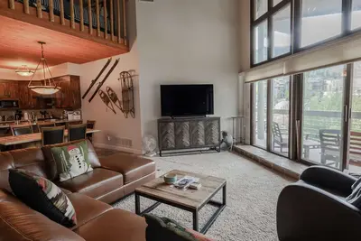 Image de Rénové en 2015, à pied des remontées mécaniques et vue sur les pentes de Deer Valley-Powder Run 2 Bedroom-Cliquez pour enregistrer
