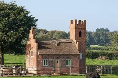 Image de La Folly Tirant, romantique, avec bain à remous à Cheswardine, Réf 988985