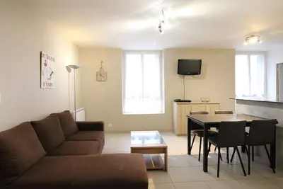 Image de Bel F3 au 2ème étage, à 50m des Thermes, bien équipé, 6 couchages, idéal pour cures et vacances
