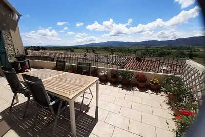 Image de Luxurious 13c stone house with fabulous sun terrace and stunning panoramic views