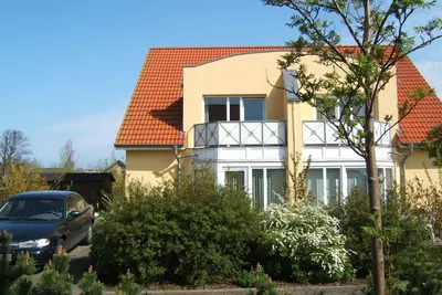 Image de Spacieux appartement ensoleillé sur deux niveaux dans une petite maison avec seulement 4 unités