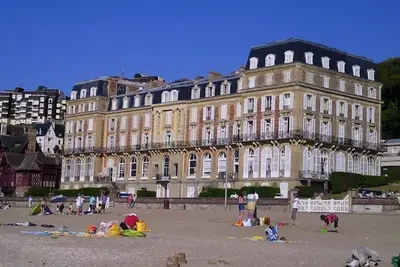 Image de Les Roches Noires Appartement  de 3 pièces sur la plage dans ancien hôtel