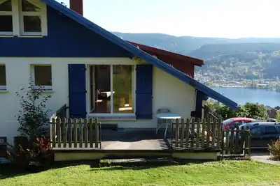 Image de Appartement indépendant dans maison exposée plein sud au dessus du lac