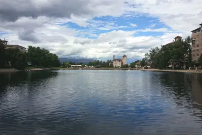 Image de Maison de luxe à Broadmoor Area - Haut de Skyway, sommeil pour 12