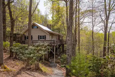 Image de Heather Heights Cottage - Cabine confortable avec vue et foyer, Ă quelques minutes de Boone!