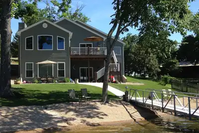 Image de Maison récente avec bord de mer dans une anse tranquille à Mm 44. 5