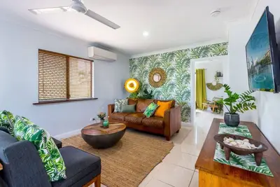 Image de 5 chambres dans une grande maison confortable