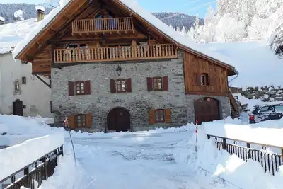 Image de Beautiful old house, on the slopes 4 bedrooms, 4 bathrooms, very large living room
