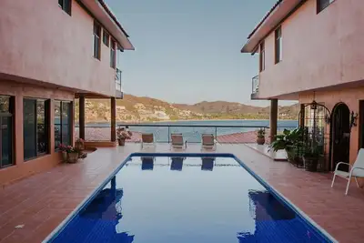 Image de Bel endroit de vacances pour se détendre sous le chaud soleil de zihuatanejo